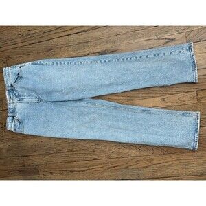 Abercrombie and Fitch the 90's Straight Ultra High Rise in Light Wash - Size 29